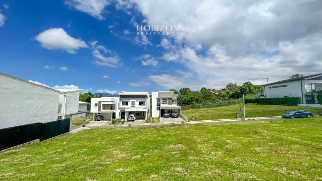 SE VENDE LOTE EN CONDOMINIO 221 CURRIDABAT Nja1021