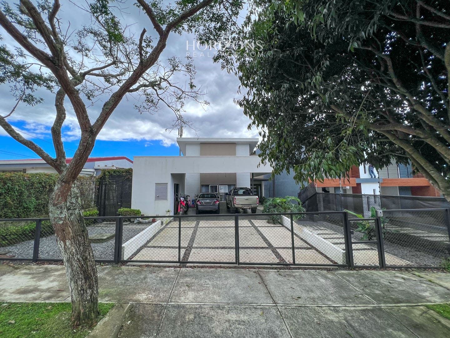 Se Vende Casa en La Unión Tres Ríos con Amplia Área Verde en Residencial con Seguridad NJA1016