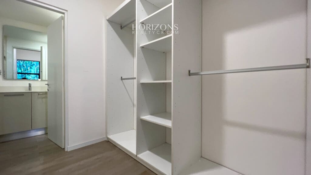 SE ALQUILA APARTAMENTO EN NUEVE-84 CON 2 HABITACIONES LÍNEA BLANCA Y VISTA AL BOSQUE NJA1019