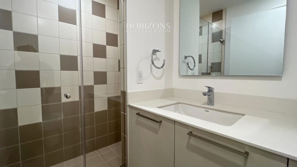 SE ALQUILA APARTAMENTO EN NUEVE-84 CON 2 HABITACIONES LÍNEA BLANCA Y VISTA AL BOSQUE NJA1019