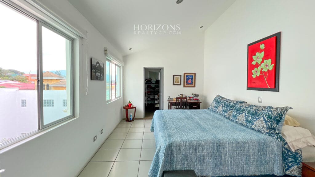 Casa Contemporánea en Guayabos Curridabat 3 Habitaciones 4 Parqueos njr39