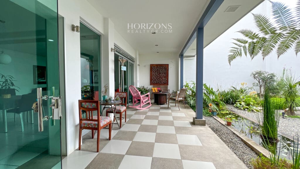 Casa Contemporánea en Guayabos Curridabat 3 Habitaciones 4 Parqueos njr39