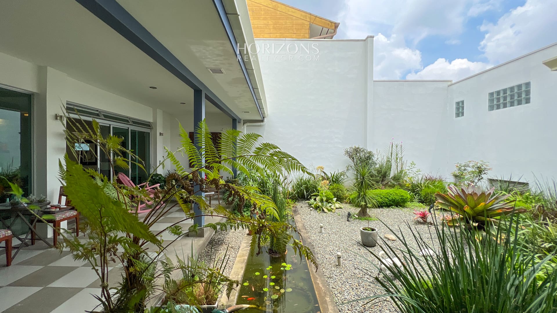 Casa Contemporánea en Guayabos Curridabat 3 Habitaciones 4 Parqueos njr39