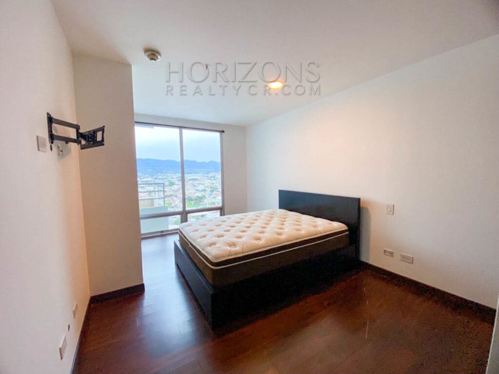 SE ALQUILA APARTAMENTO EN PASEO COLON 1 HABITACION + LIENA BLANCA noj877