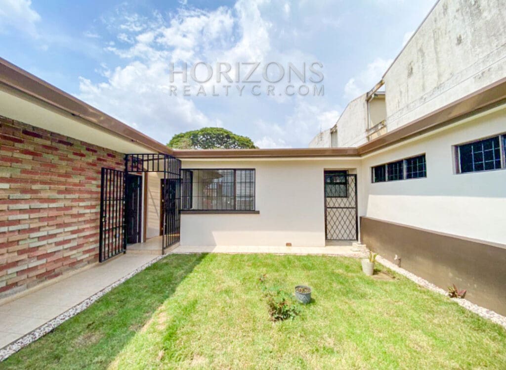 Se Alquila Casa Independiente En San Pedro 3 Habitaciones + Patio Noj889