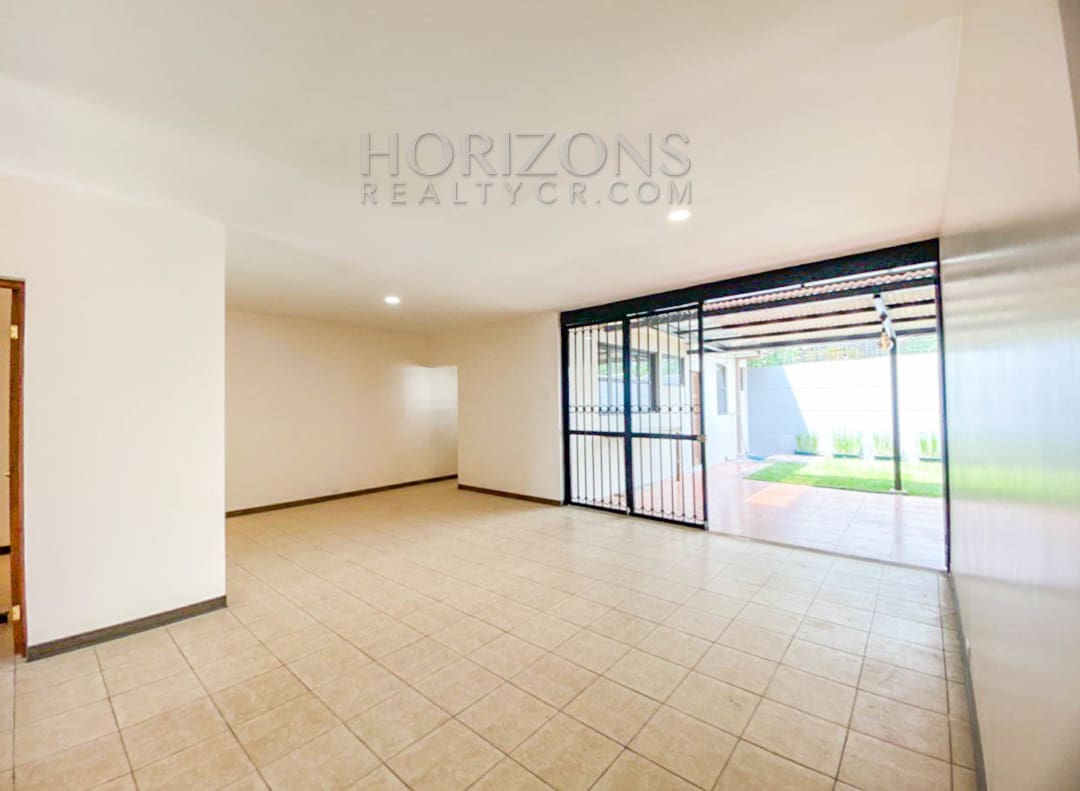 SE ALQUILA CASA INDEPENDIENTE EN SAN PEDRO 3 HABITACIONES + PATIO noj889