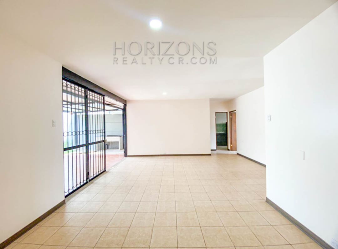 SE ALQUILA CASA INDEPENDIENTE EN SAN PEDRO 3 HABITACIONES + PATIO noj889