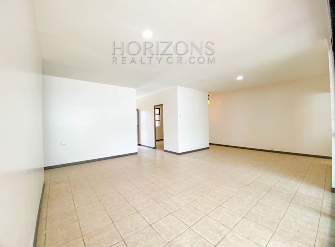 SE ALQUILA CASA INDEPENDIENTE EN SAN PEDRO 3 HABITACIONES + PATIO noj889