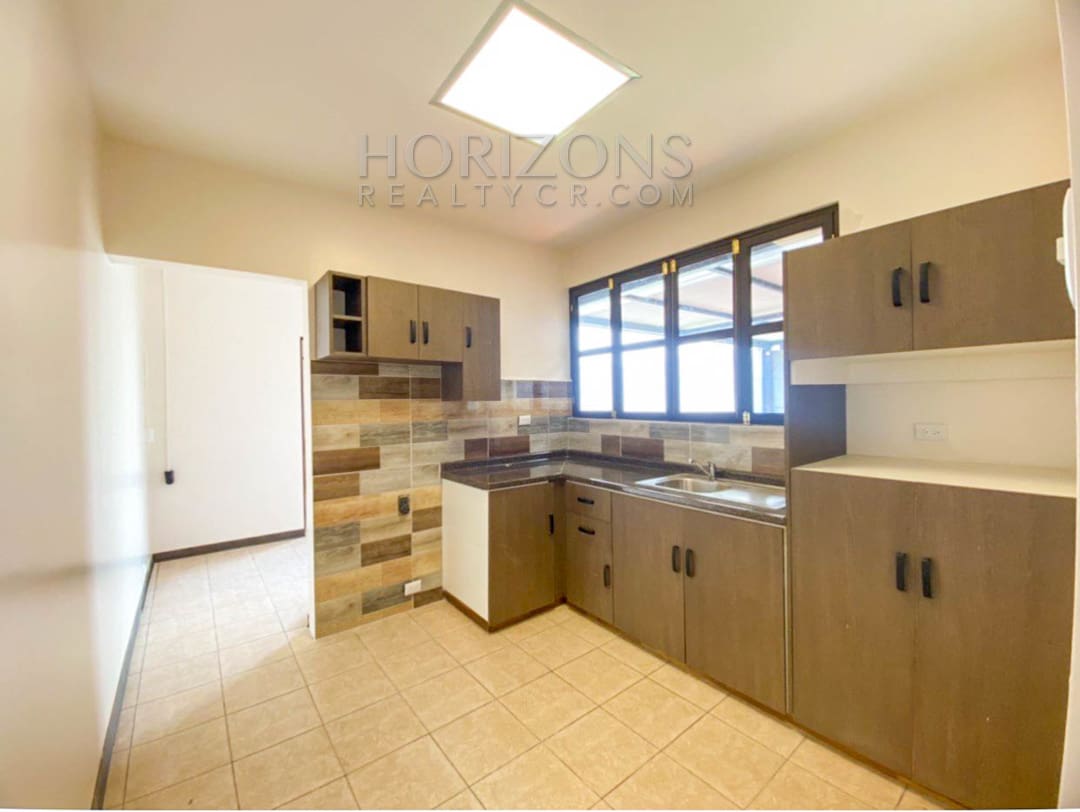 SE ALQUILA CASA INDEPENDIENTE EN SAN PEDRO 3 HABITACIONES + PATIO noj889
