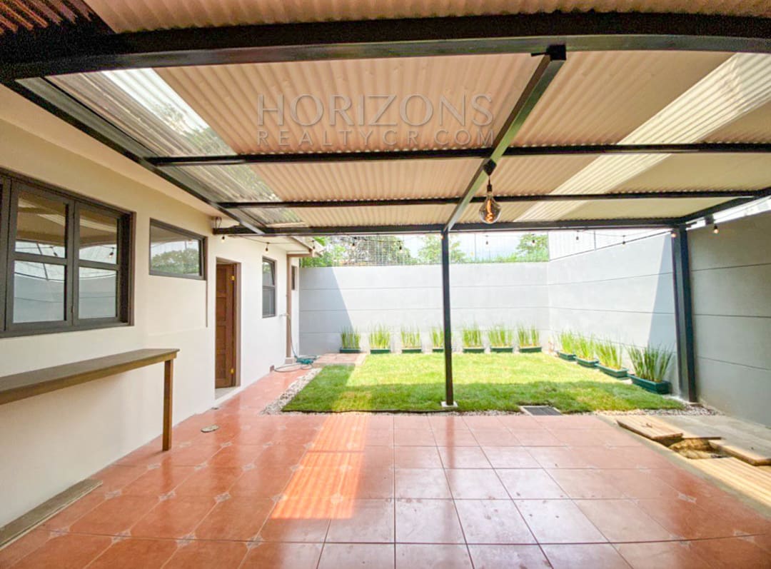 SE ALQUILA CASA INDEPENDIENTE EN SAN PEDRO 3 HABITACIONES + PATIO noj889