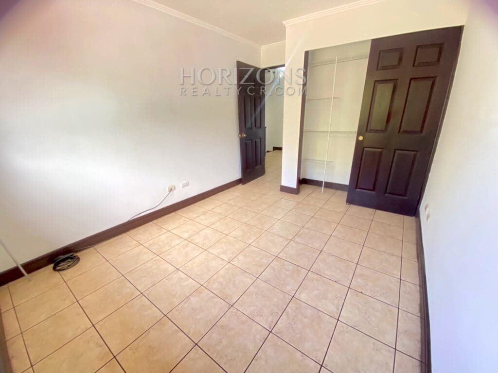Se Alquila Casa en Condominio de 3 Habitaciones y Patio en Villas de Ayarco Curridabat nja1080
