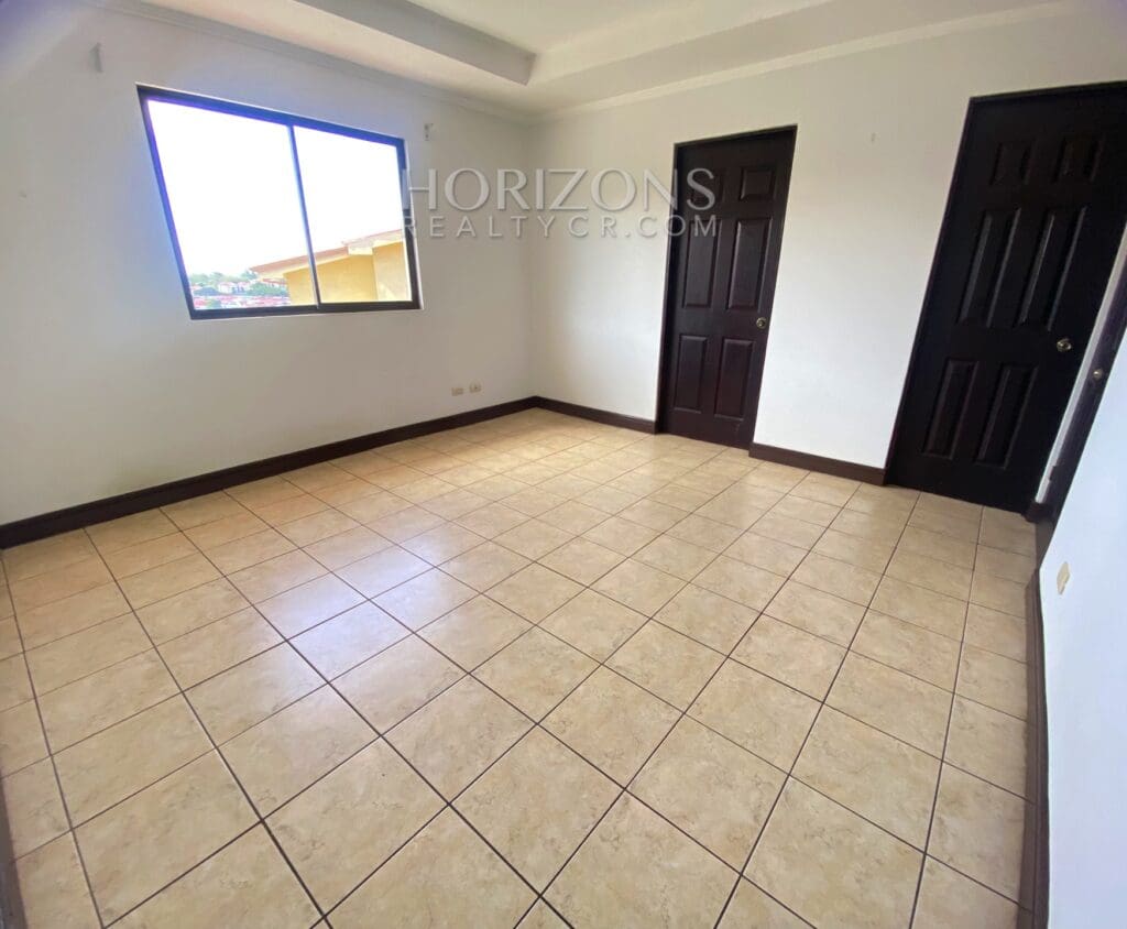 Se Alquila Casa en Condominio de 3 Habitaciones y Patio en Villas de Ayarco Curridabat nja1080