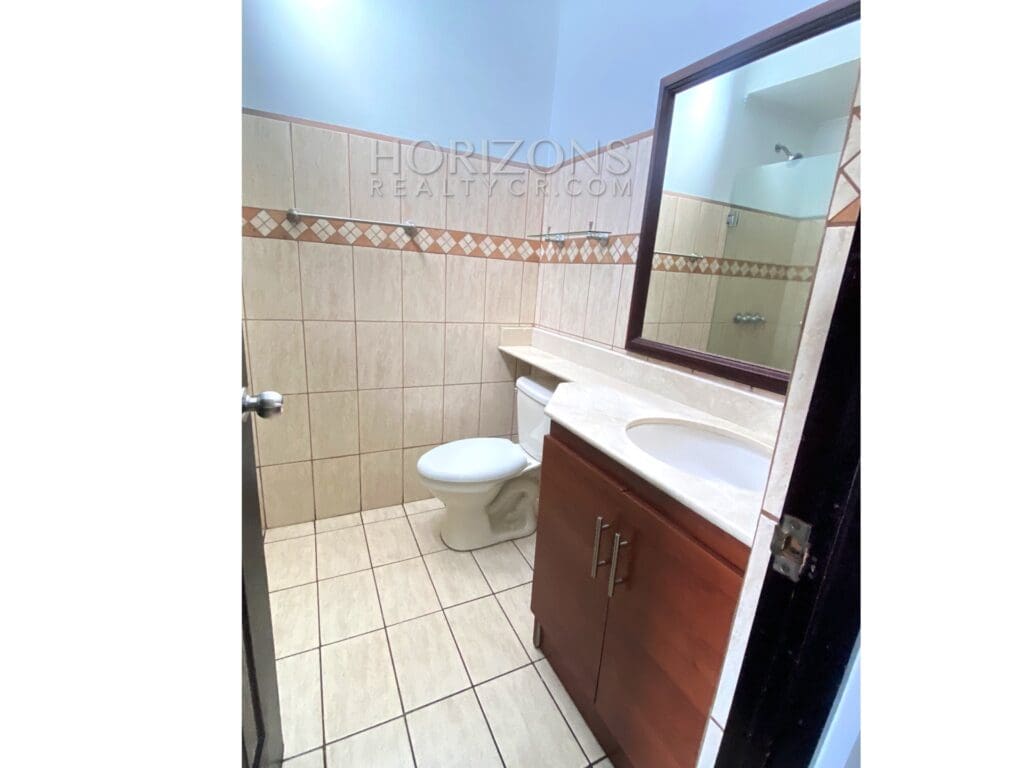Se Alquila Casa en Condominio de 3 Habitaciones y Patio en Villas de Ayarco Curridabat nja1080