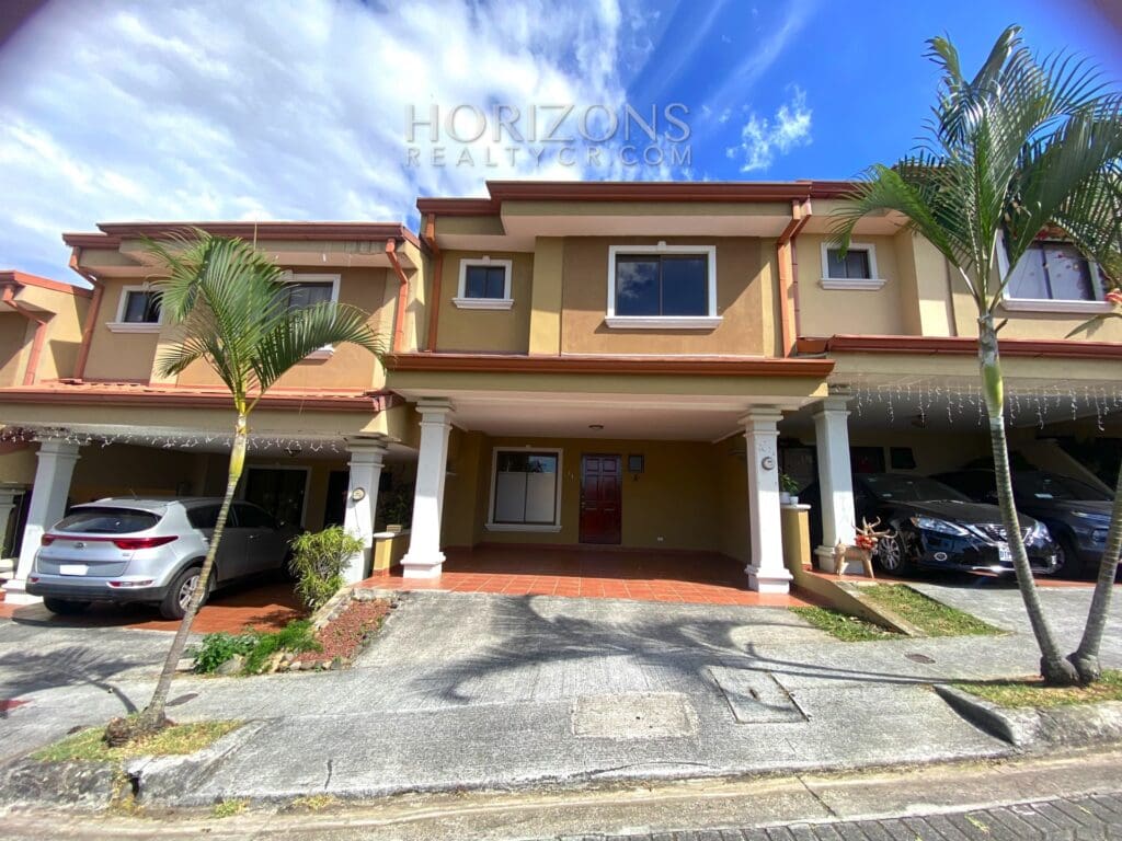 Se Alquila Casa En Condominio De 3 Habitaciones Y Patio En Villas De Ayarco Curridabat Nja1080