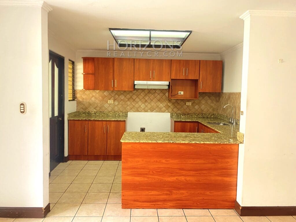 Se Alquila Casa en Condominio de 3 Habitaciones y Patio en Villas de Ayarco Curridabat nja1080
