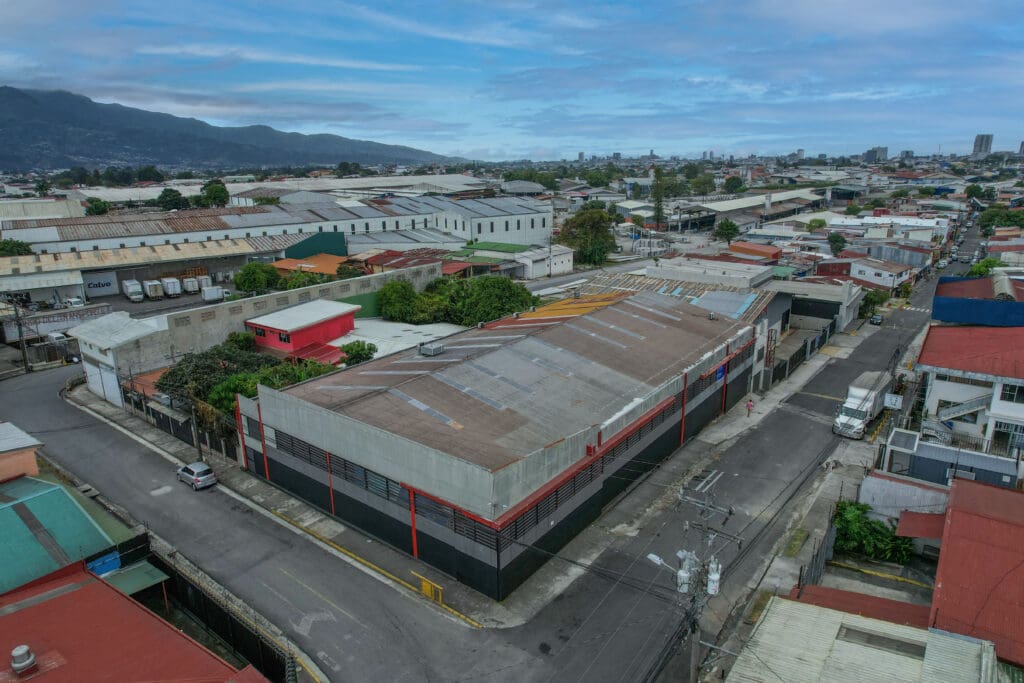Se Vende o se alquila Nave Industrial 1,250 m2 en Curridabat San José Ofibodega hcr09