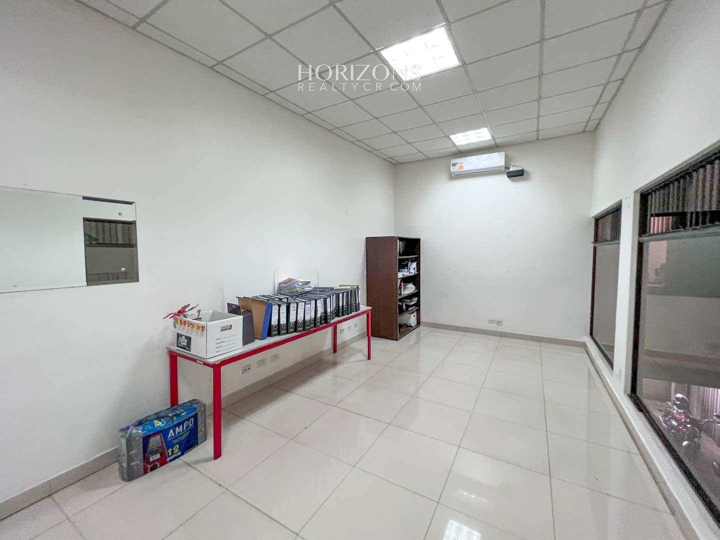 Edificio de Oficinas con amplio parqueo 761.3m2 en San Francisco de Dos Ríos hcr11