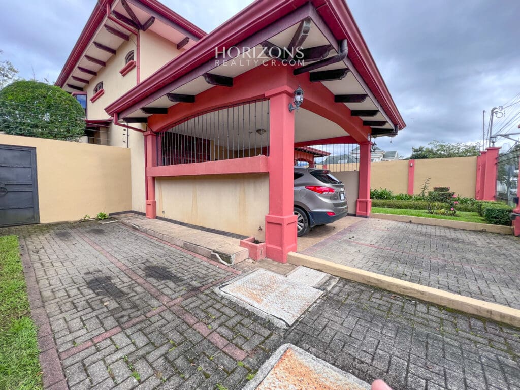 VENTA DE CASA EN RESIDENCIAL CURRIDABAT AMPLIA AREA VERDE NJA1026