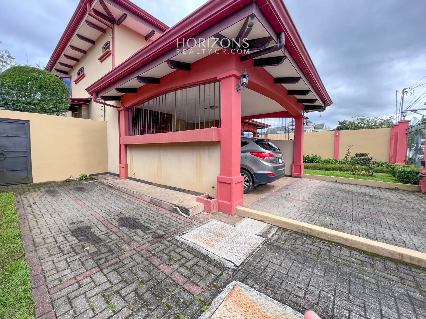 VENTA DE CASA EN RESIDENCIAL CURRIDABAT AMPLIA AREA VERDE NJA1026