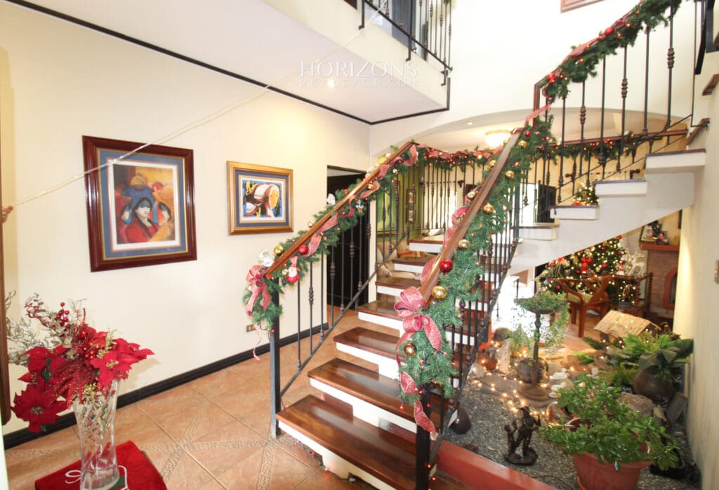 VENTA DE CASA EN RESIDENCIAL CURRIDABAT AMPLIA AREA VERDE NJA1026