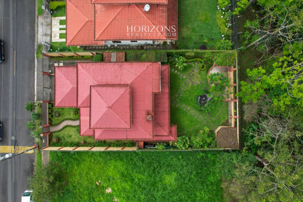 VENTA DE CASA EN RESIDENCIAL CURRIDABAT AMPLIA AREA VERDE NJA1026