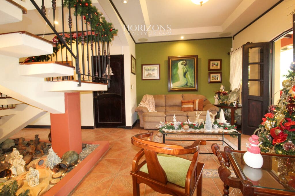 VENTA DE CASA EN RESIDENCIAL CURRIDABAT AMPLIA AREA VERDE NJA1026
