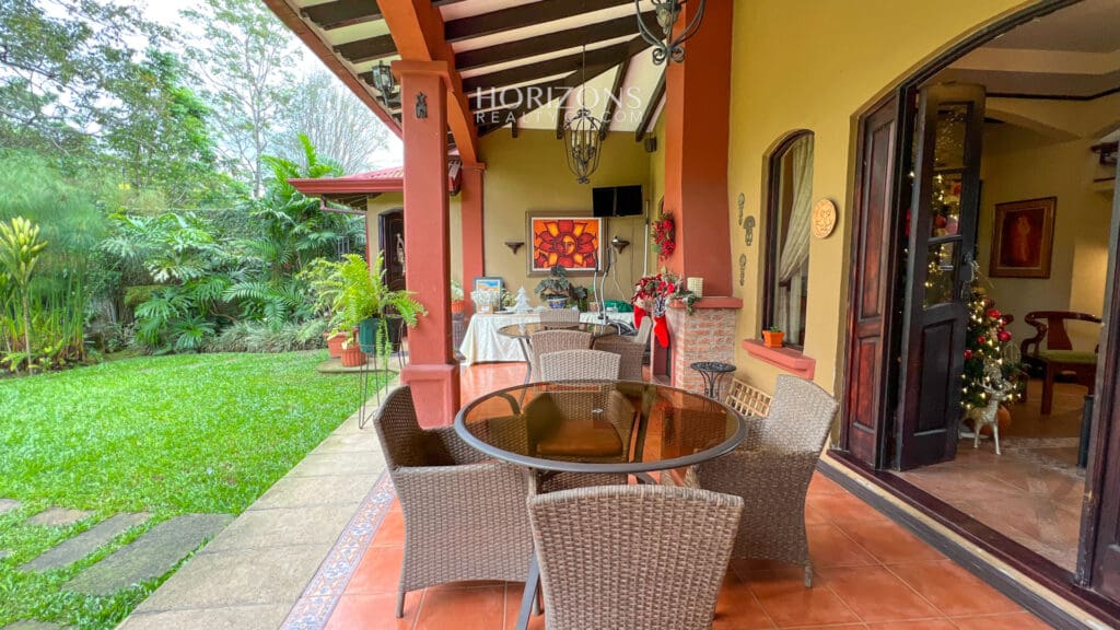 VENTA DE CASA EN RESIDENCIAL CURRIDABAT AMPLIA AREA VERDE NJA1026