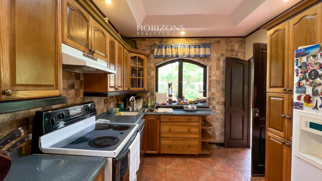 VENTA DE CASA EN RESIDENCIAL CURRIDABAT AMPLIA AREA VERDE NJA1026