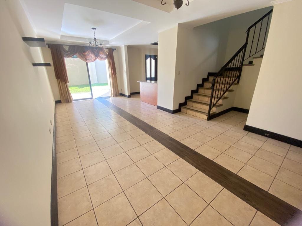 VENTA DE CASA EN CONDOMINIO DE 3 HABITACIONES Y AMPLIA ZONA VERDE NJJ02