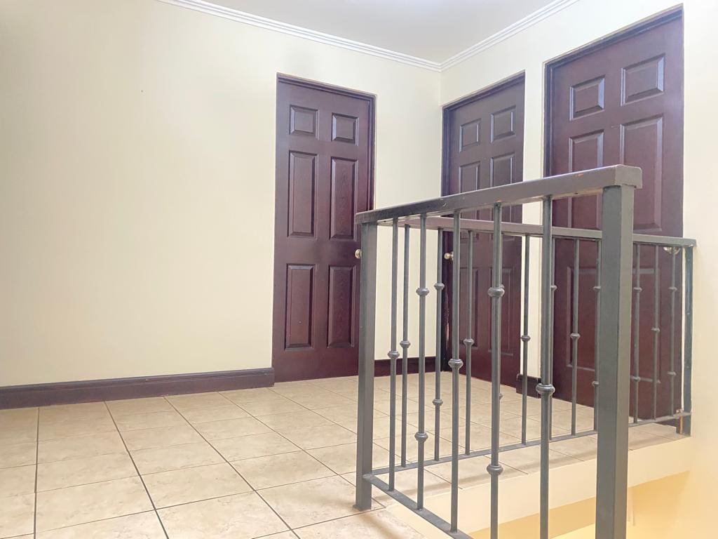VENTA DE CASA EN CONDOMINIO DE 3 HABITACIONES Y AMPLIA ZONA VERDE NJJ02
