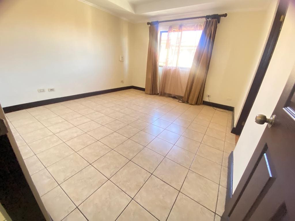 VENTA DE CASA EN CONDOMINIO DE 3 HABITACIONES Y AMPLIA ZONA VERDE NJJ02
