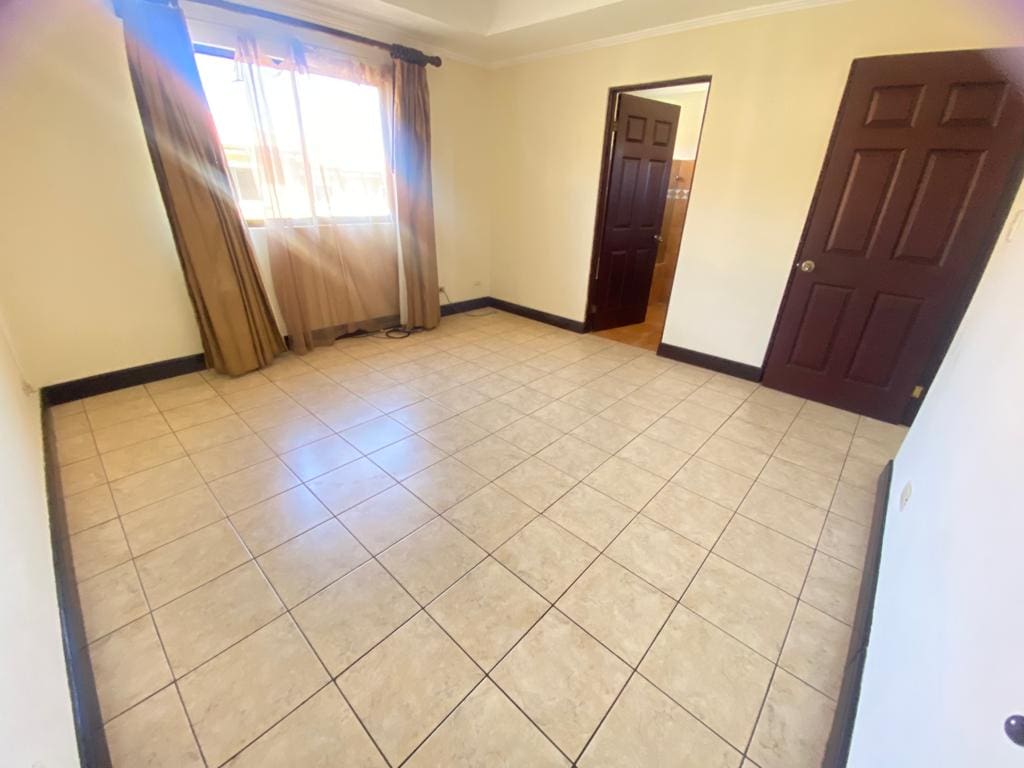 VENTA DE CASA EN CONDOMINIO DE 3 HABITACIONES Y AMPLIA ZONA VERDE NJJ02