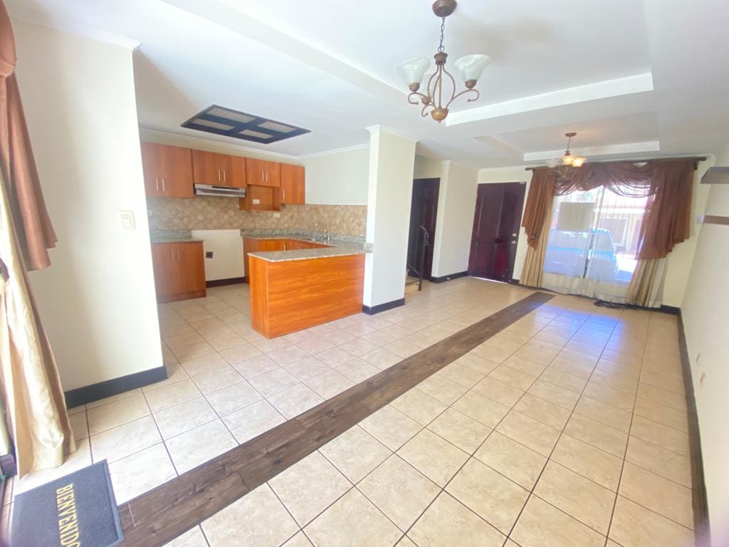 VENTA DE CASA EN CONDOMINIO DE 3 HABITACIONES Y AMPLIA ZONA VERDE NJJ02