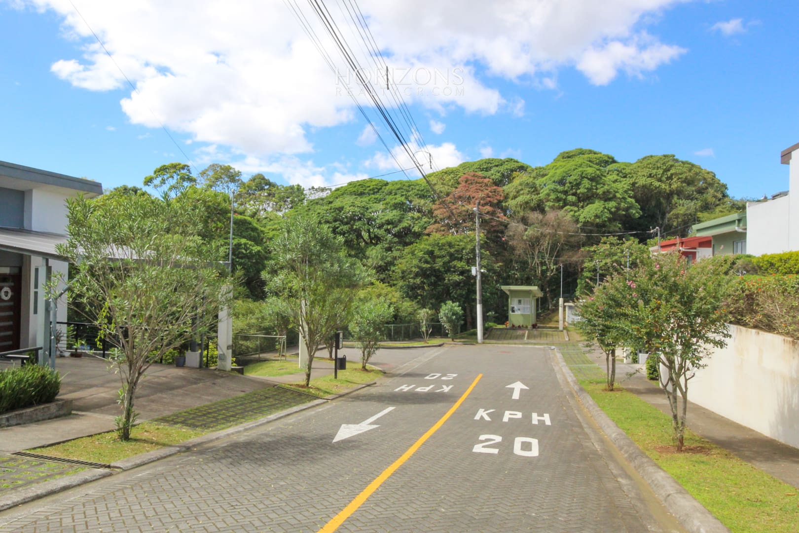 Se Vende Casa 2 Habitaciones + Dormitorio de Servicio En Condominio Barlovento II nja1122