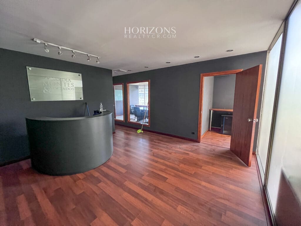 Se vende o Alquila Oficina en San Pedro 123m2 Ofiplaza del Este hrc15