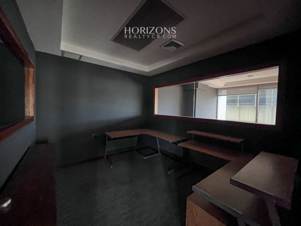 Se vende o Alquila Oficina en San Pedro 123m2 Ofiplaza del Este hrc15