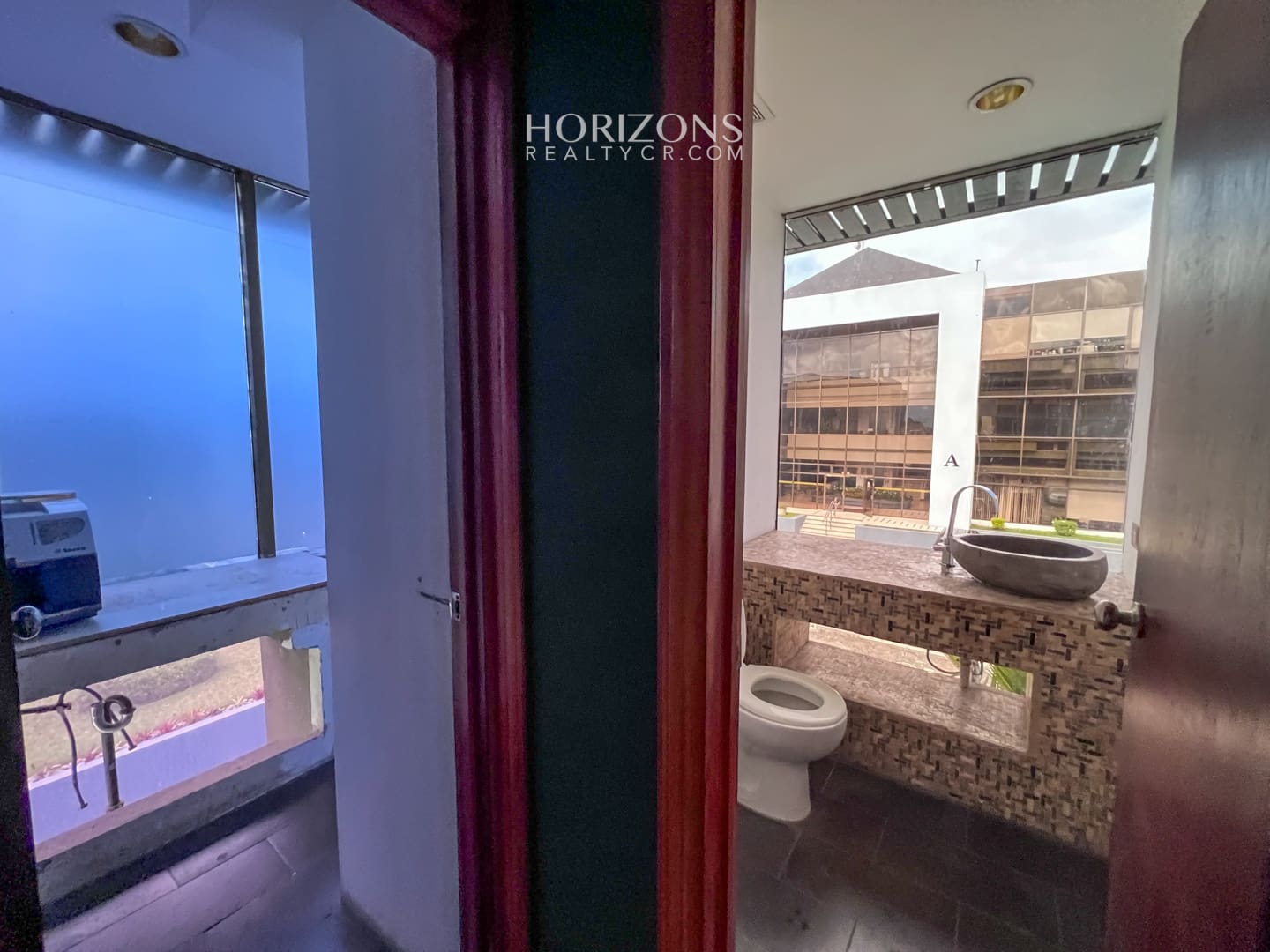Se vende o Alquila Oficina en San Pedro 123m2 Ofiplaza del Este hrc15