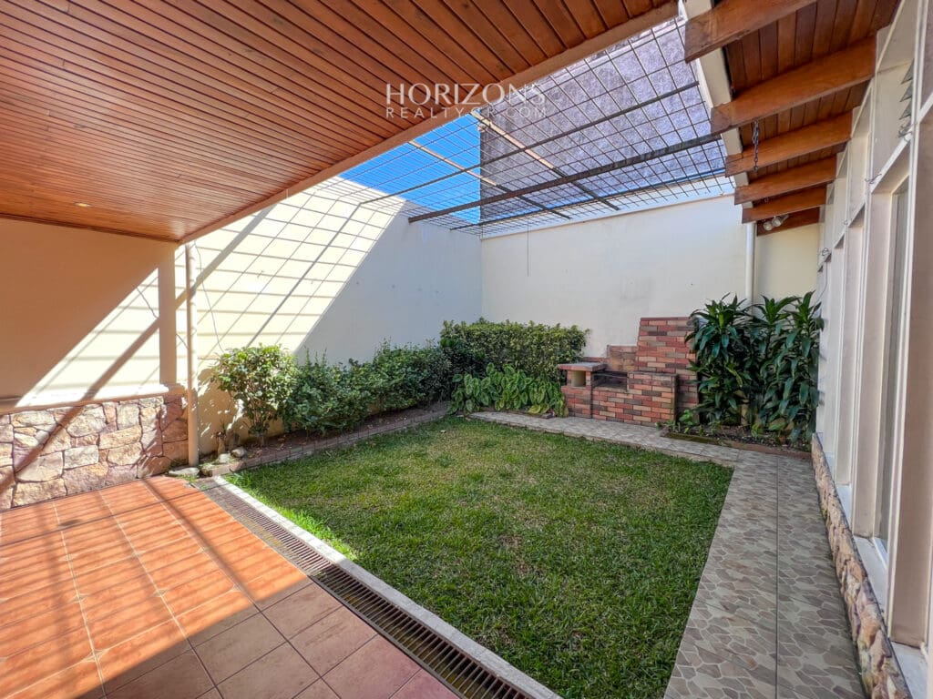 Se vende Casa de Una Planta Terreno de 308m2 a 2k de la UCR Sabanilla en Residencial nja1030