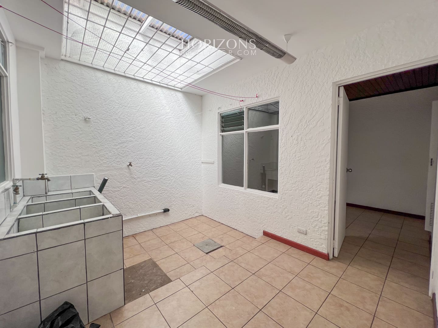 Se vende Casa de Una Planta Terreno de 308m2 a 2k de la UCR Sabanilla en Residencial nja1030