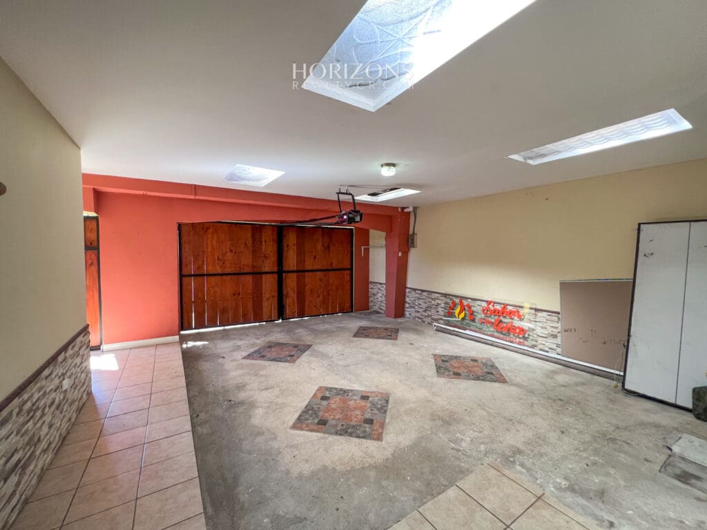 Se vende Casa de Una Planta Terreno de 308m2 a 2k de la UCR Sabanilla en Residencial nja1030
