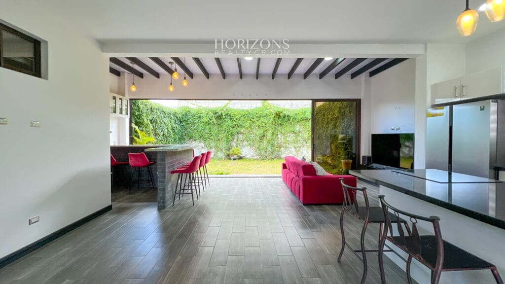 Se Vende Para Inversión Casa en Distrito San Juan  Con Inquilino  nja1041