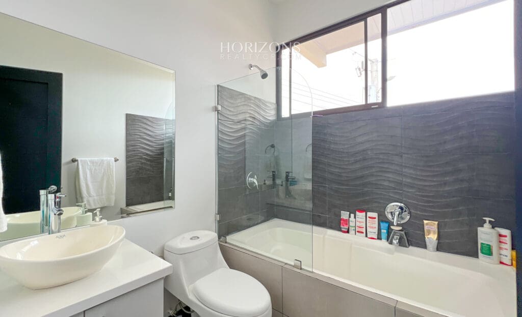 Se Vende Para Inversión Casa en Distrito San Juan  Con Inquilino  nja1041