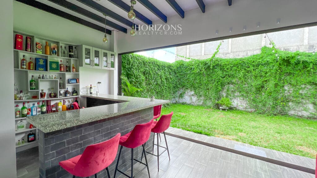 Se Vende Para Inversión Casa en Distrito San Juan  Con Inquilino  nja1041