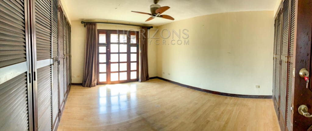 SE ALQUILA CASA CON PATIO EN SAN PEDRO 3 HABITACIONES + ESTUDIO noj911