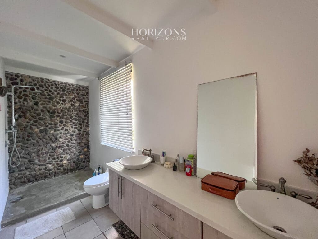 Venta Casa en Los Laurales Escazu 1 Nivel Residencial nja1045