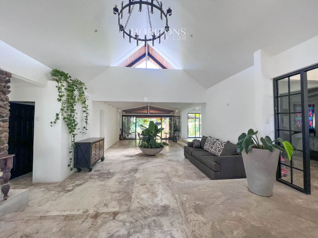 Venta Casa en Los Laurales Escazu 1 Nivel Residencial nja1045