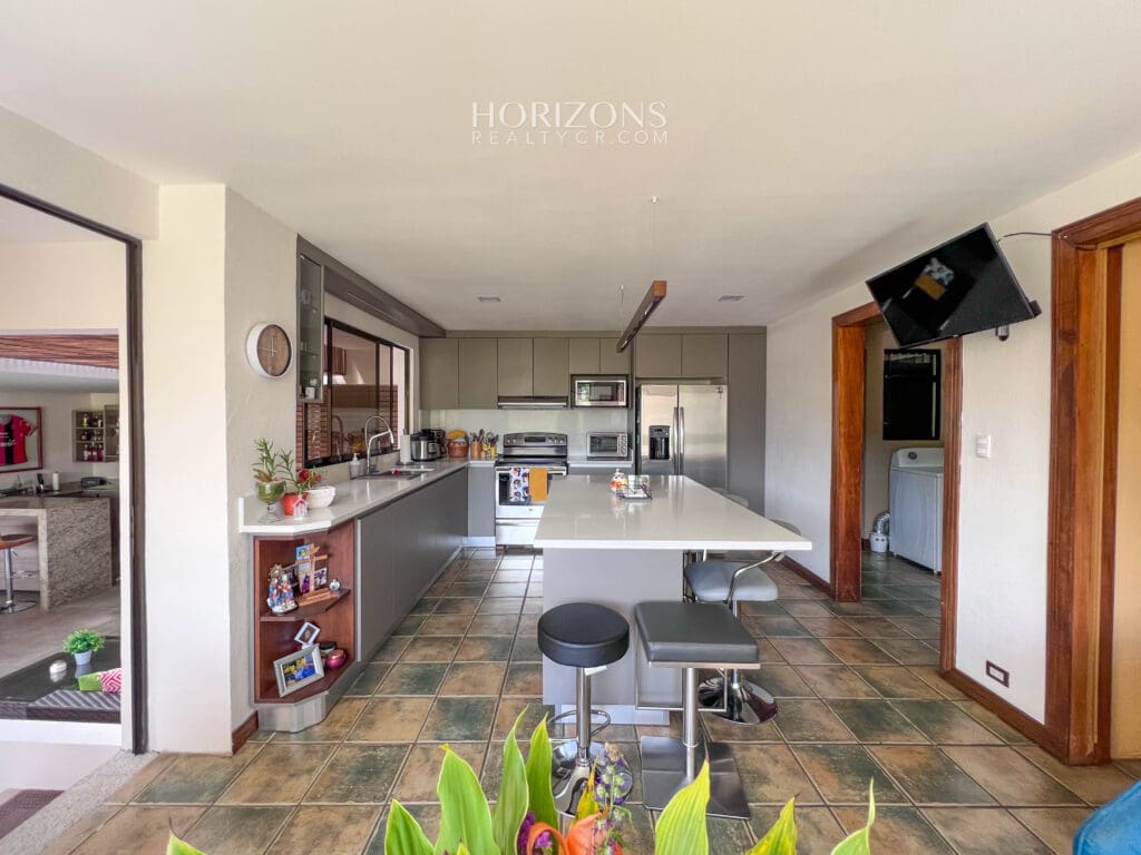 Casa con Vista a las Montañas en Residencial Tres Rios 4 Habitaciones NJA1047