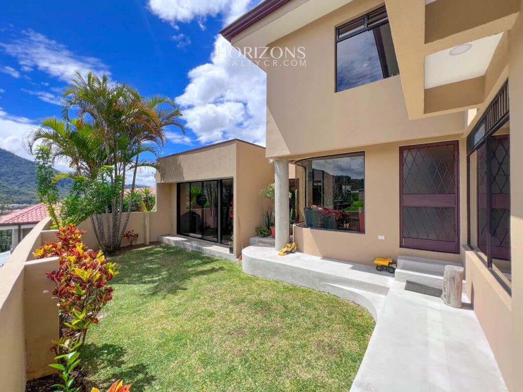 Casa con Vista a las Montañas en Residencial Tres Rios 4 Habitaciones NJA1047