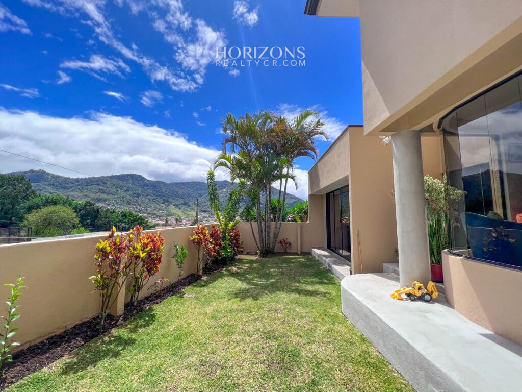 Casa con Vista a las Montañas en Residencial Tres Rios 4 Habitaciones NJA1047
