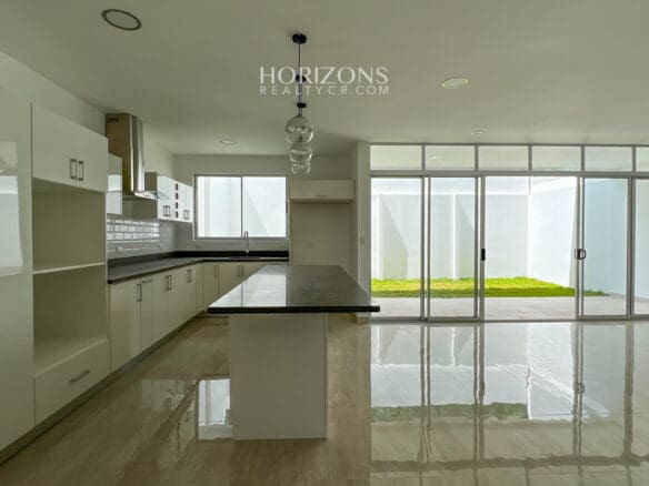 Casa Nueva 4 Habitaciones Más Oficina Garaje 3 Veh 220M2 En Condominio Distrito San Juan Nja1054